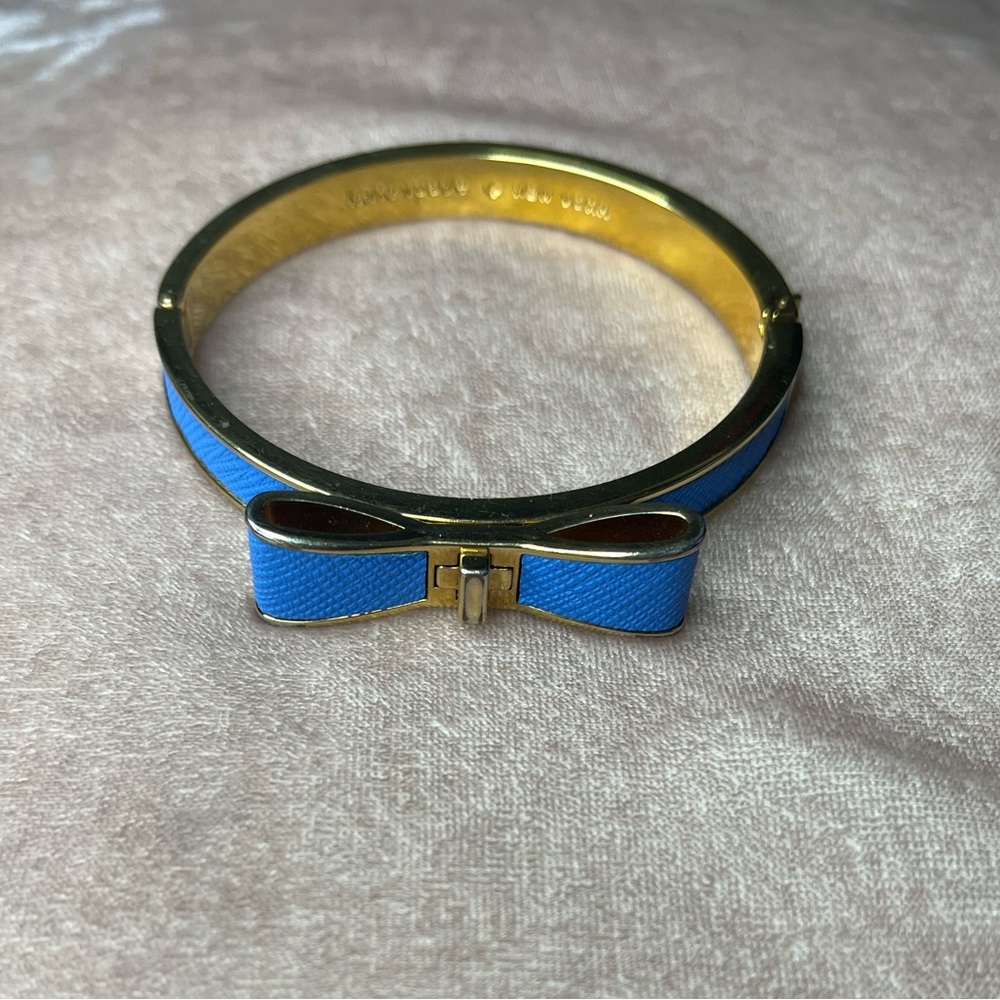 ✨SALE✨ Kate spade blue and gold bow bracelet with latch clasp